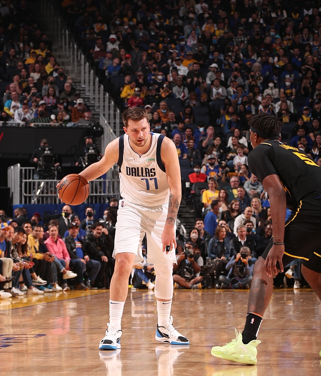 半岛体育app下载-火箭vs尼克斯哈登61分全场回放